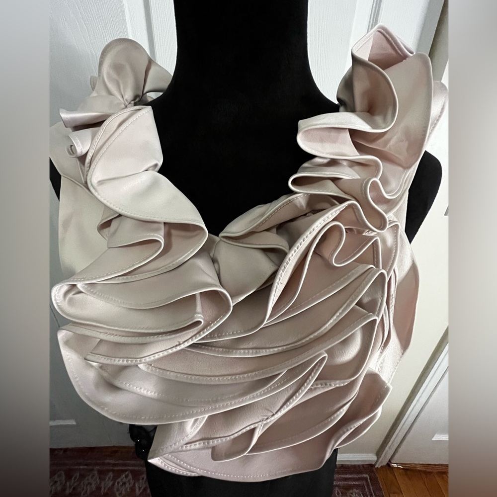 JS Collections Black Cream Ruffle Neck Cocktail dress size 8 - Picture 9 of 14